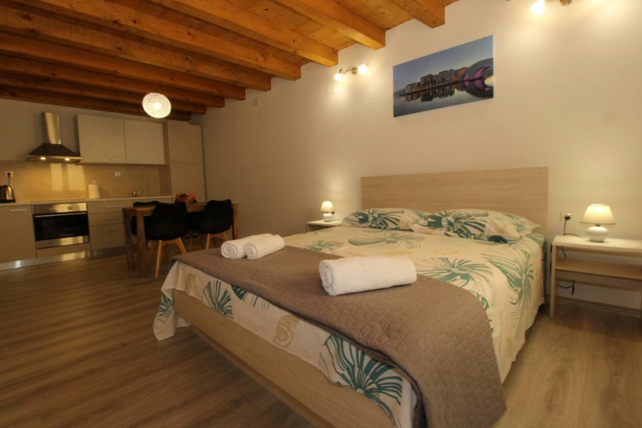Apartments Bella パグ エクステリア 写真